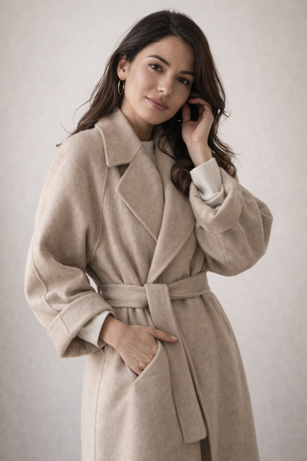 Manteau long femme coupe droite ceinturée, col à revers d'automne-hiver