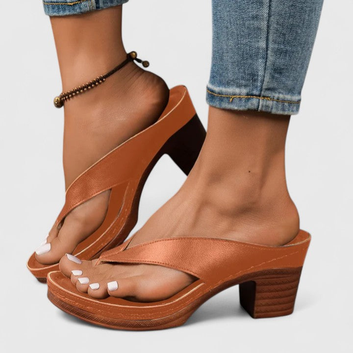 Escarpins femme orthopédiques à talon bloc — Marron